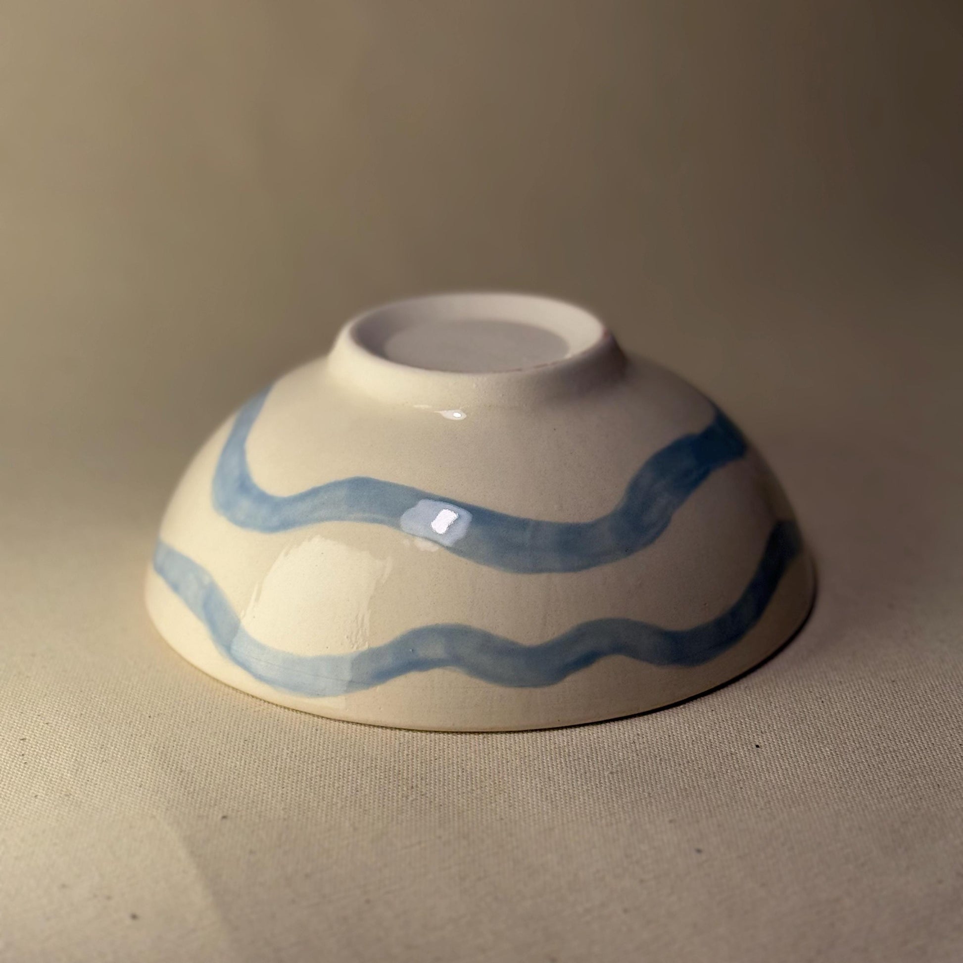 Wavy Ceramic Bowl – Organic Handmade Pottery with Flowing Rim – Sculptural Decorative Bowl